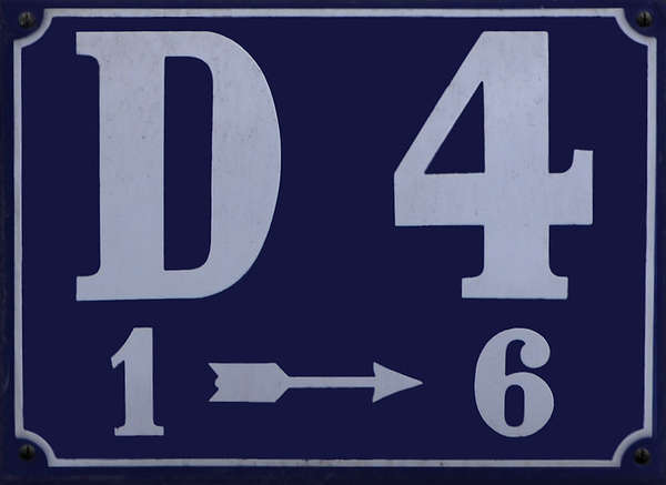 A blue street sign in Mannheim, square D4. In the first line you can read D4, below is an one, an arrow and a six.